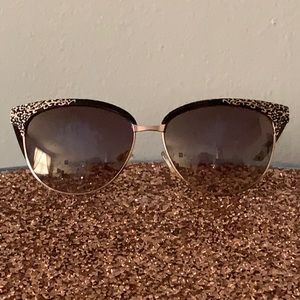 Nannette Lepore sunglasses cat eye shape gold
